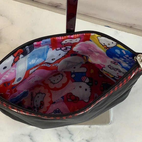 NWT— Lesportsac- HELLO KITTY TOTE & POUCH SET - Picture 6 of 6